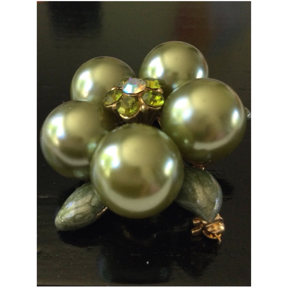 Vintage Faux Pearl & Enamel Floral Brooch • AB & Peridot Rhinestones - Picture 5 of 11